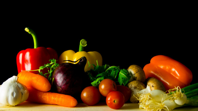 Обои картинки фото еда, овощи, снедь, перец, помидоры, томаты, лук, зелень, морковь