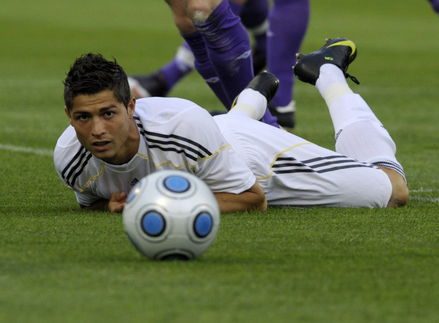 Обои картинки фото спорт, футбол, ronaldo, роналду, реал, мяч