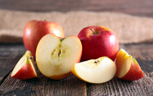 Обои картинки фото еда, Яблоки, краснобокие, яблоки, ломтики