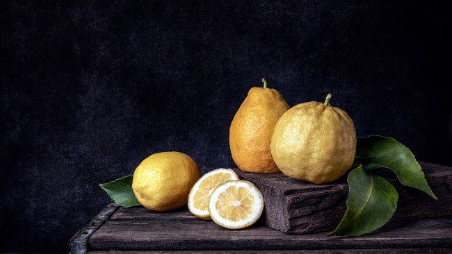 Обои картинки фото еда, фрукты,  ягоды, айва, лимон