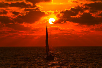 Картинка корабли Яхты небо парус яхта лодка море закат солнце тучи облака
