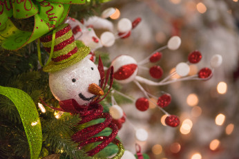 обоя праздничные, снеговики, праздник, новый, год, рождество, елка, украшения, снег, чудеса