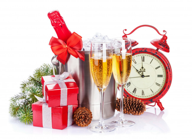 Обои картинки фото праздничные, угощения, шишка, шампанское, год, часы, подарки, бокал, ветка, новый