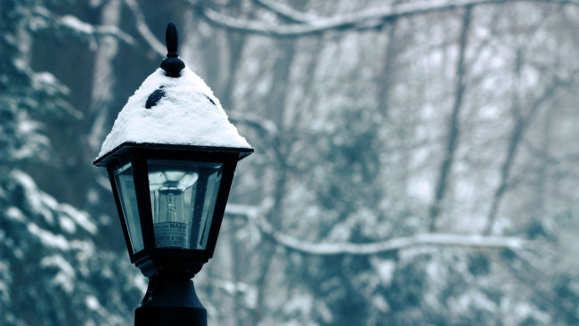 Обои картинки фото разное, осветительные приборы, зима, снег, фонарь, лампочка