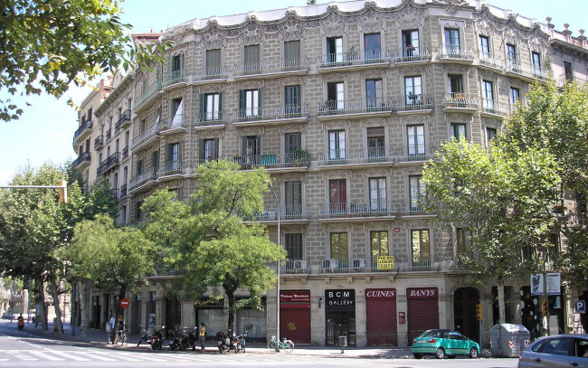 Обои картинки фото barcelona, города, барселона, испания, деревья, здание