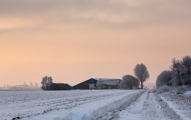 Обои картинки фото природа, зима, дом, поле