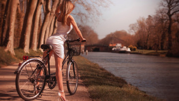 Картинка девушки -unsort+ брюнетки темноволосые красивая девушка велосипед