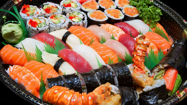 Обои картинки фото еда, рыба,  морепродукты,  суши,  роллы, ассорти, васаби, суши, японская, кухня, роллы