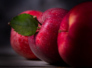 Картинка еда яблоки краснобокие капли