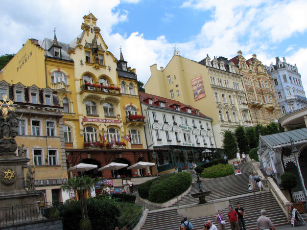Обои картинки фото karlovy, vary, Чехия, города, здания, дома, лестница, памятник