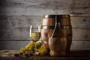 Картинка еда напитки +вино пробки бокал белое вино бутылка бочонок виноград грозди