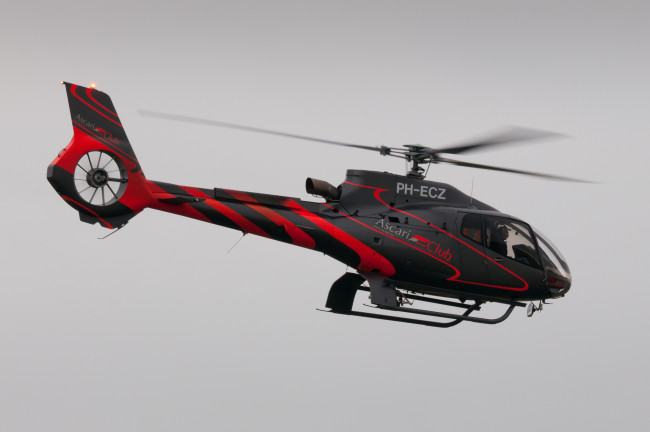 Обои картинки фото авиация, вертолёты, ec130, одномоторный, вертолёт, полёт, лёгкий, eurocopter