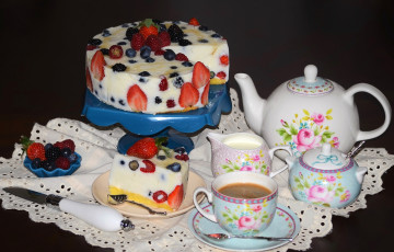 Картинка еда торты торт ягоды кофе сервиз клубника малина голубика