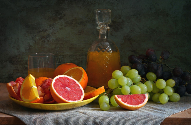 Обои картинки фото еда, фрукты,  ягоды, натюрморт, цитрусы, грейпфрут, апельсин, виноград, сок