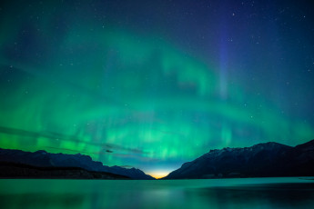 Картинка природа северное+сияние озеро абрахам эйбрахам горы звезды канада сияния ночь альберта