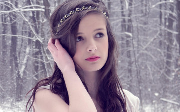Картинка девушки -unsort+ лица +портреты лицо ободок шатенка снег лес зима