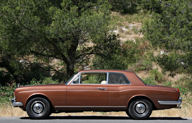 Обои картинки фото rolls-royce corniche saloon 1971, автомобили, rolls-royce, saloon, corniche, 197