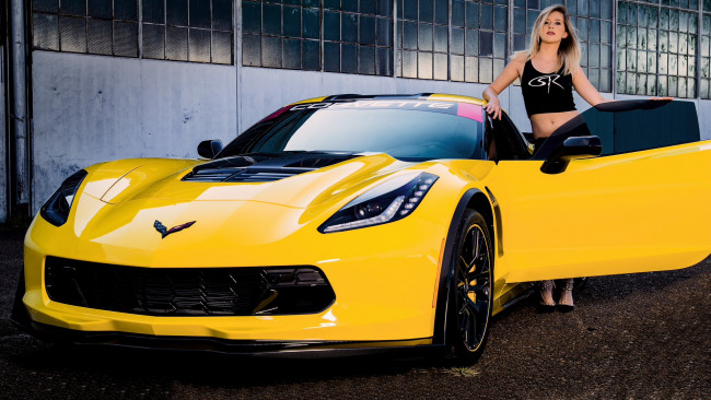 Обои картинки фото karisha & chevrolet corvette c7, автомобили, -авто с девушками, karisha, сhevrolet, сorvette, z06, шевроле, девушка, суперкар, желтый