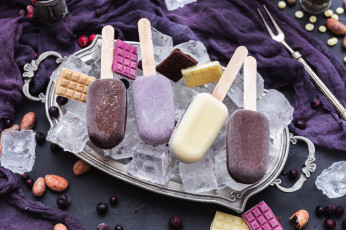 Картинка еда мороженое +десерты лед ассорти ягоды орехи