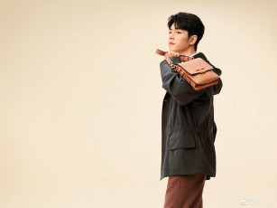 обоя мужчины, xiao zhan, актер, куртка, сумка