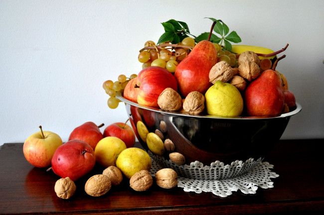 Обои картинки фото еда, фрукты, ягоды, груши, яблоки, орехи, лимоны, виноград