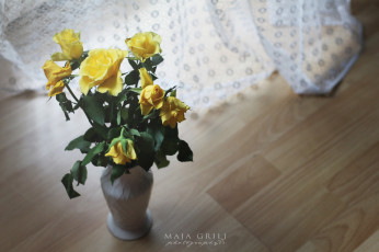Картинка цветы розы букет ваза желтые
