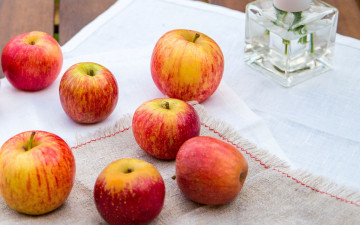 Картинка еда Яблоки фрукты стол