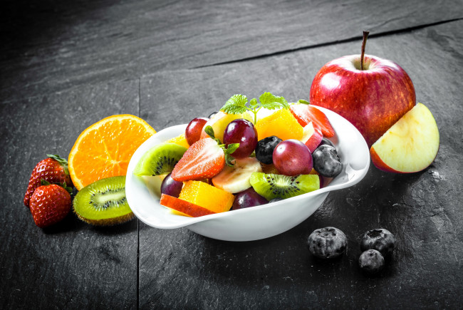 Обои картинки фото еда, фрукты,  ягоды, десерт, fruits, тарелка, fresh