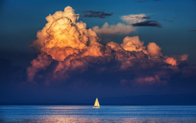 Обои картинки фото корабли, яхты, небо, облака, море, парус