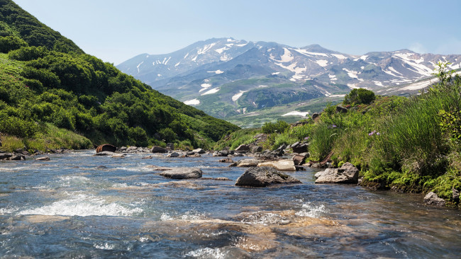 Обои картинки фото природа, реки, озера, россия, горы, камни, пoлуoстрoв, камчатка