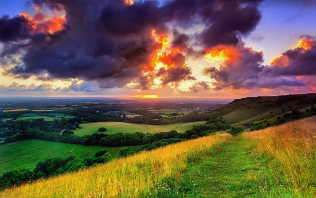 Обои картинки фото природа, восходы, закаты, небо, холмы, поля, деревушка, облака, англия, западный, суссекс