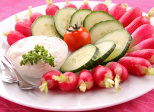 Картинка еда овощи редис огурец помидор соус