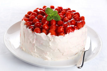 Картинка еда пирожные кексы печенье торт ягоды клубника крем нож