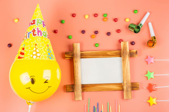 Картинка праздничные день+рождения шарик колпак дощечка