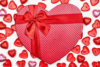 Картинка праздничные день+святого+валентина +сердечки +любовь коробка лента сердечки свечи