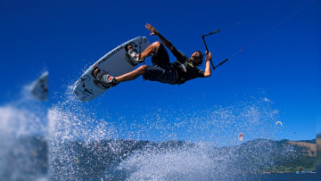 Картинка спорт водный+спорт виндсерфинг море брызги прыжок