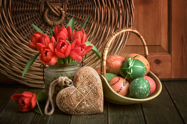 Обои картинки фото праздничные, пасха, цветы, яйца, весна, тюльпаны, red, love, happy, heart, flowers, tulips, spring, easter, eggs, decoration