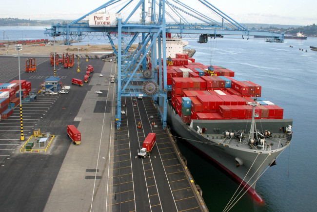 Обои картинки фото корабли, грузовые суда, порт, контейнеры, погрузка, терминал
