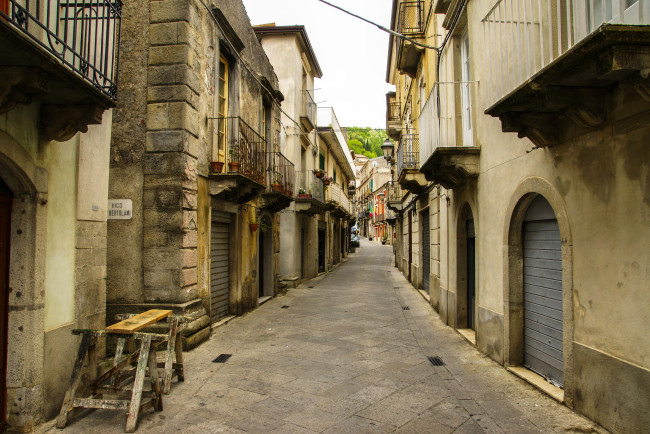 Обои картинки фото мессина сицилия, города, - улицы,  площади,  набережные, sicily, messina, улица, италия, дома
