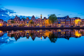 Картинка города -+панорамы haarlem netherlands spaarne river харлем нидерланды река спарне отражение набережная здания машины