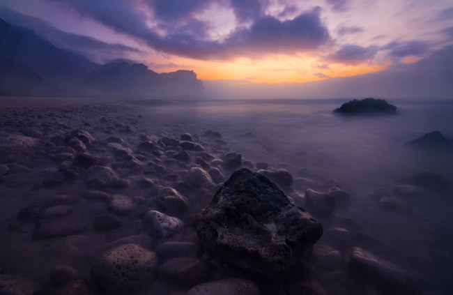 Обои картинки фото природа, побережье, камни, берег, туман, озеро, рассвет, утро