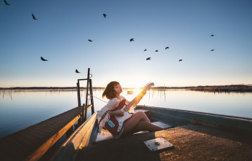 Картинка музыка -другое лодка птица водоем гитара девушка