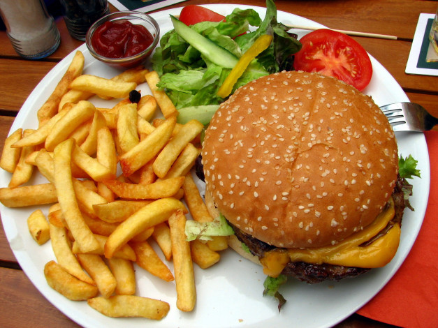 Обои картинки фото еда, бутерброды,  гамбургеры,  канапе, фри, картофель, гамбургер