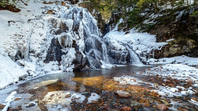 Обои картинки фото природа, водопады, снег, камни, река
