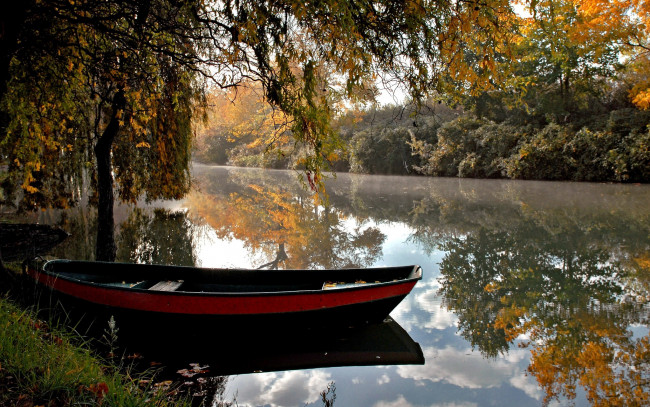 Обои картинки фото корабли, лодки,  шлюпки, река, лодка, отражение