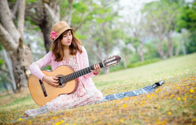 Обои картинки фото музыка, -другое, природа, шляпа, гитара, девушка