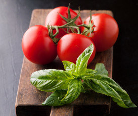 Картинка еда помидоры базилик красные спелые