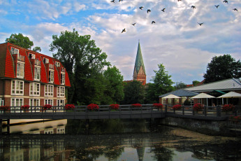 Картинка германия люнебург города улицы площади набережные дома канал