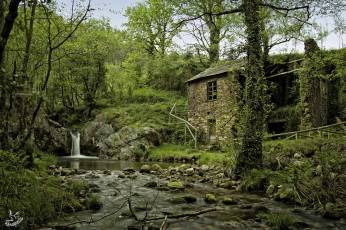 Картинка arbon spain природа пейзажи испания река лес водопад дом деревья камни пейзаж