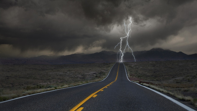 Обои картинки фото природа, молния, гроза, шоссе, тучи
